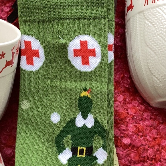 🏥  American Red Cross Elf Socks NWT Unisex - Picture 7 of 16